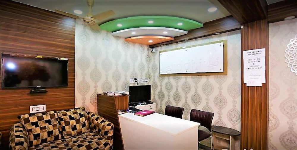 Lobby & Reception