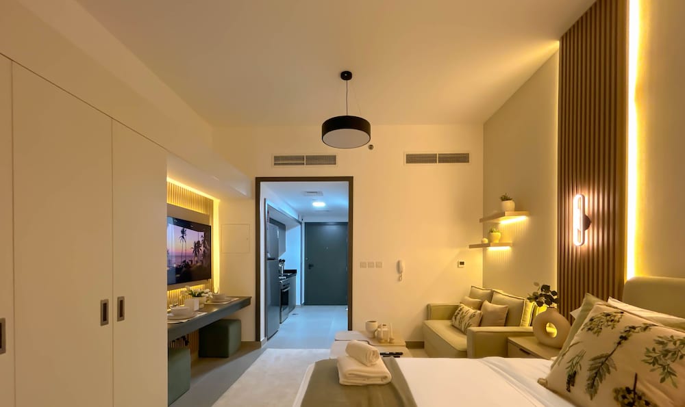Urban Escape Studio Pool, Gym & Stylish Living