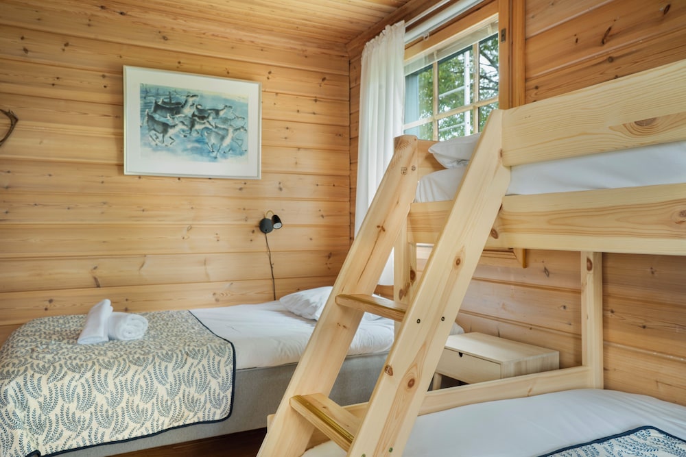 Cozy 3BR Riverside House with Sauna