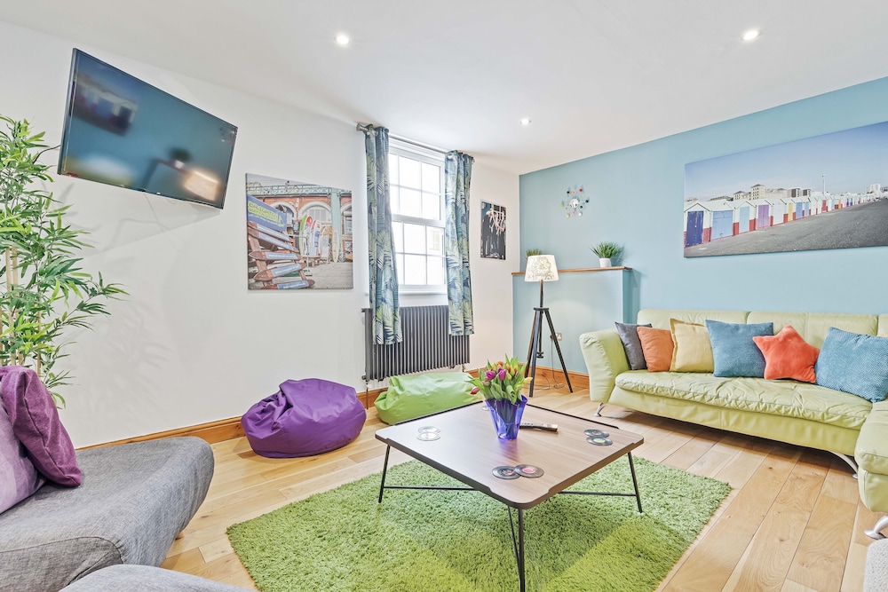 Pebble Mews House | By My Getaways | Parking for one small car
