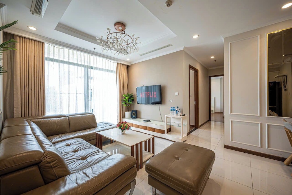 Apartment Landmark 81 by Urban Home