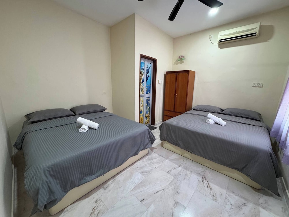 Cozy Johor Bahru Home With Family Room and Unblock Balcony View