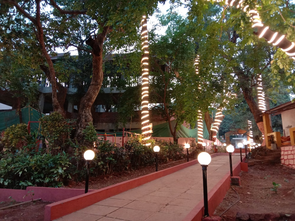 Laxmi Hotel, Matheran view 5