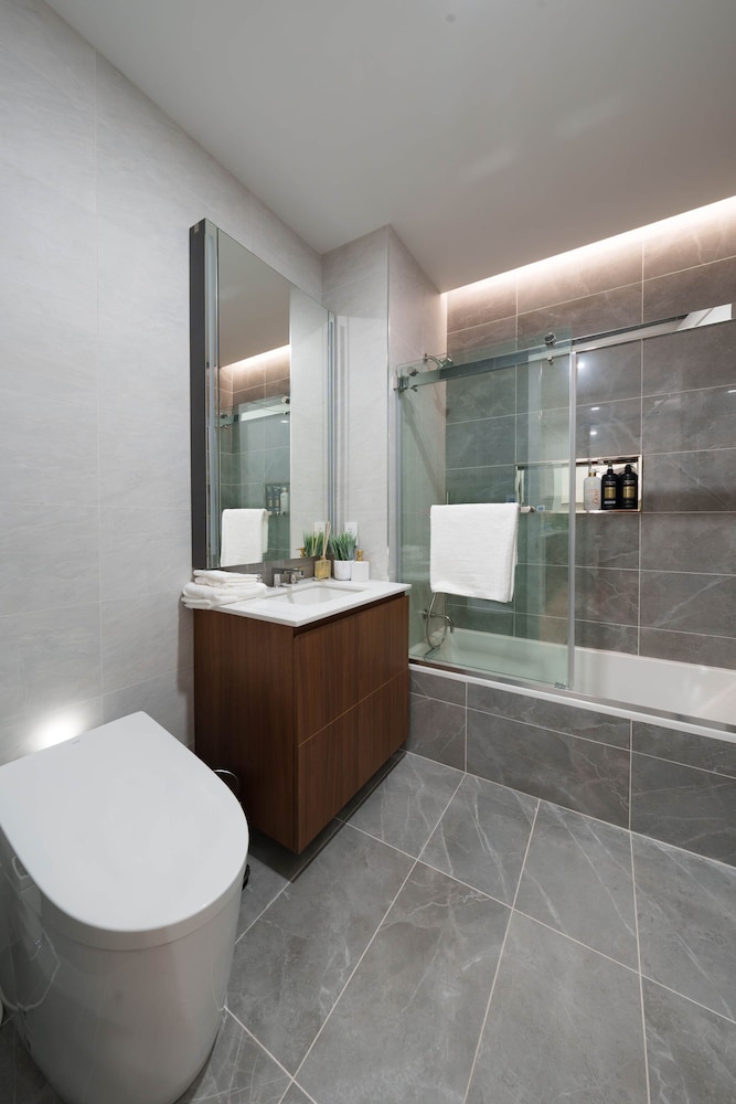 Hotel-level New Luxury Home w Gym Pool