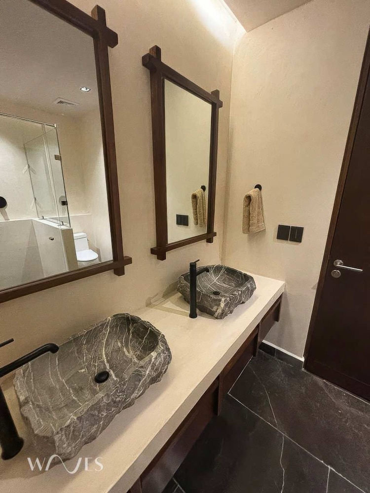 2BR w Private Pool Near the Beach Spacious Stay