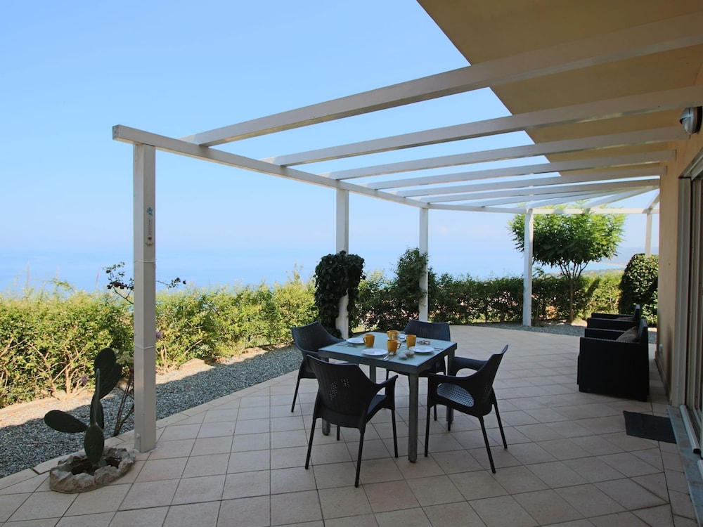 Family Sea-view Retreat in Parghelia photo 2