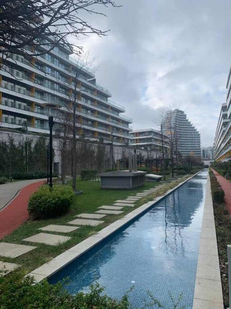 1 1 Balcony Deluxe Apart - Near Mall of Istanbul