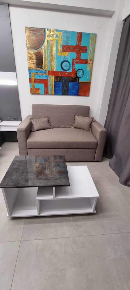 LUXSUITES