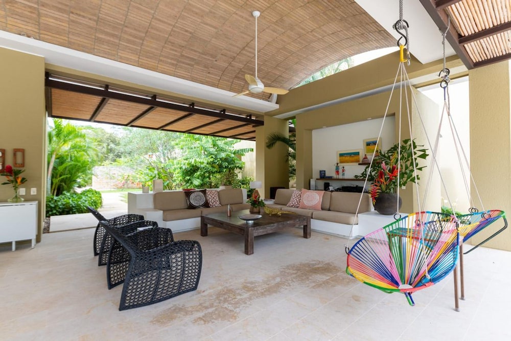 w Beautiful 4BR Villa at Mesa de Yeguas