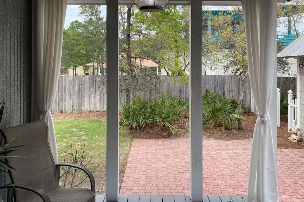 Under the Oaks Cottage in Blue Mountain Beach