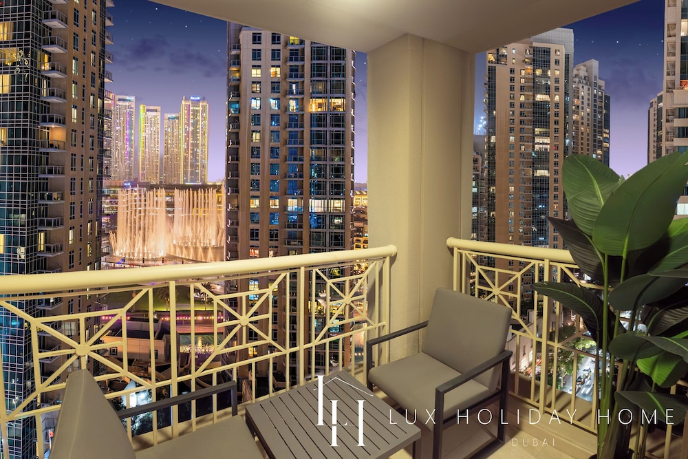 LUX  The Fountain View Suite