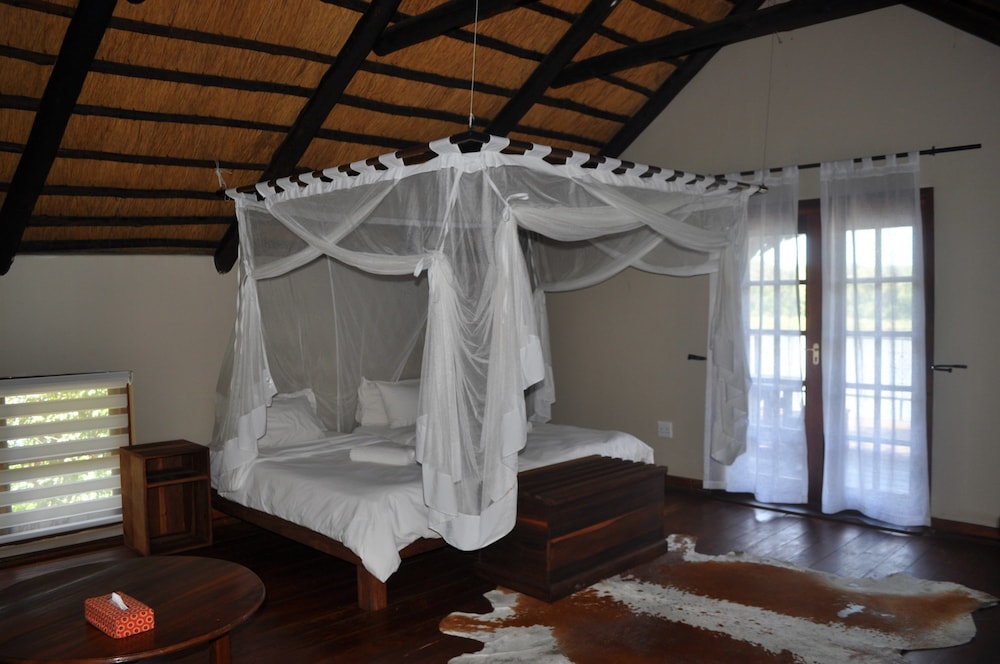 Hakusembe River Lodge