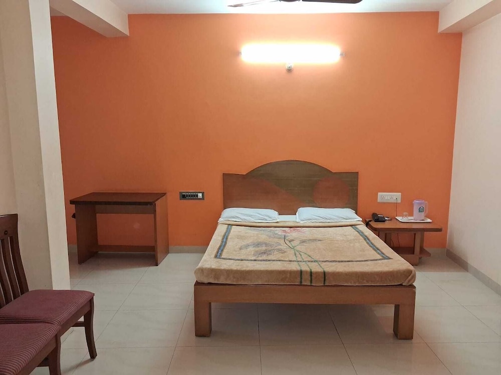 Sri Vinayaka Lodge