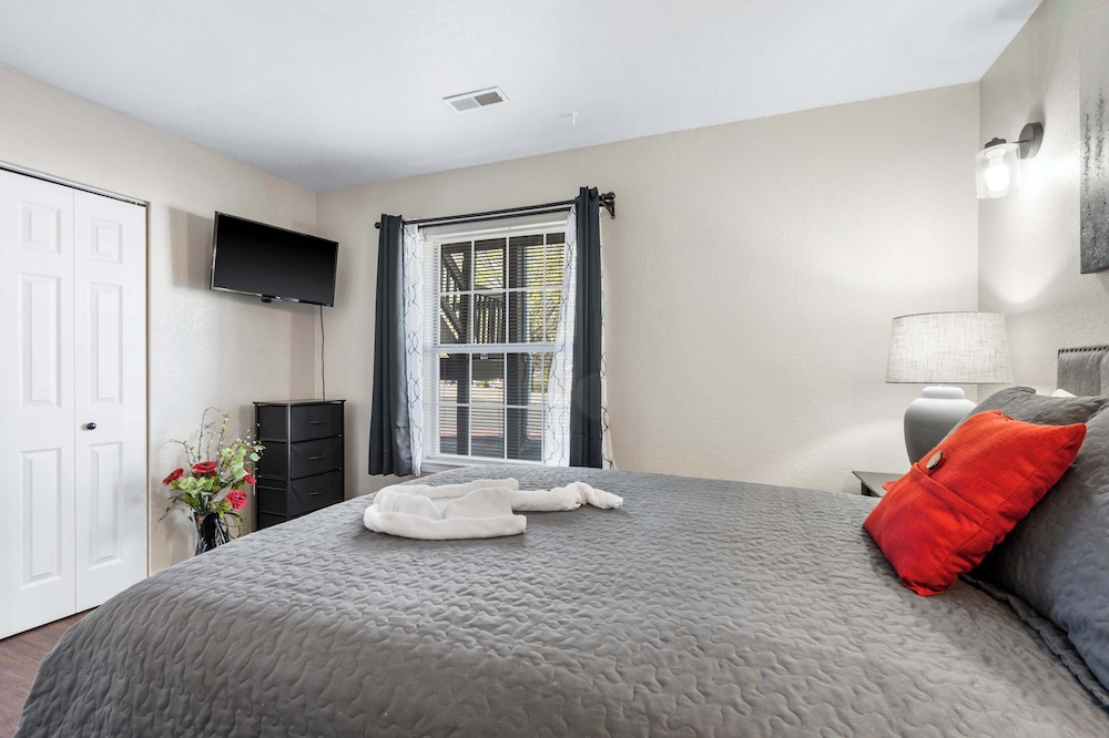 Cozy Escape Stay for 4