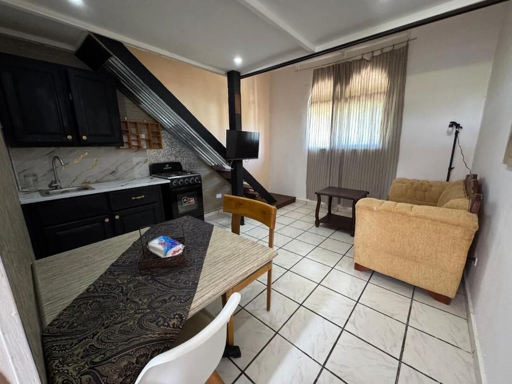 Cozy Studio Apartment 2 min to the Beach, Rooftop