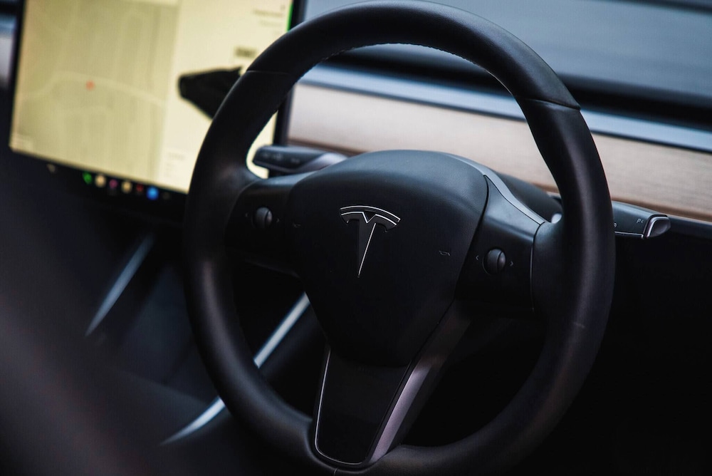 Luxury Retreat, Hot Tub, SK Massage Bed & Tesla