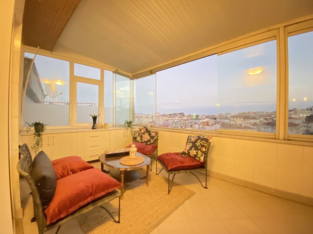 Missafir Sleek Flat in Nisantasi With Terrace