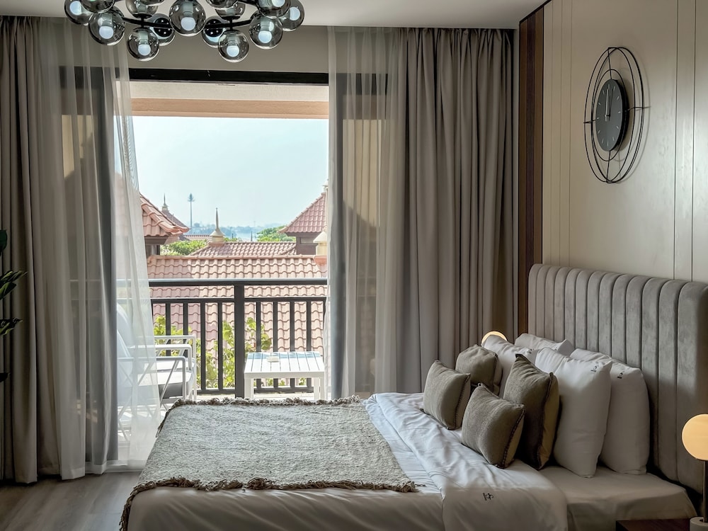 Resort Apartments - Royal Amwaj North