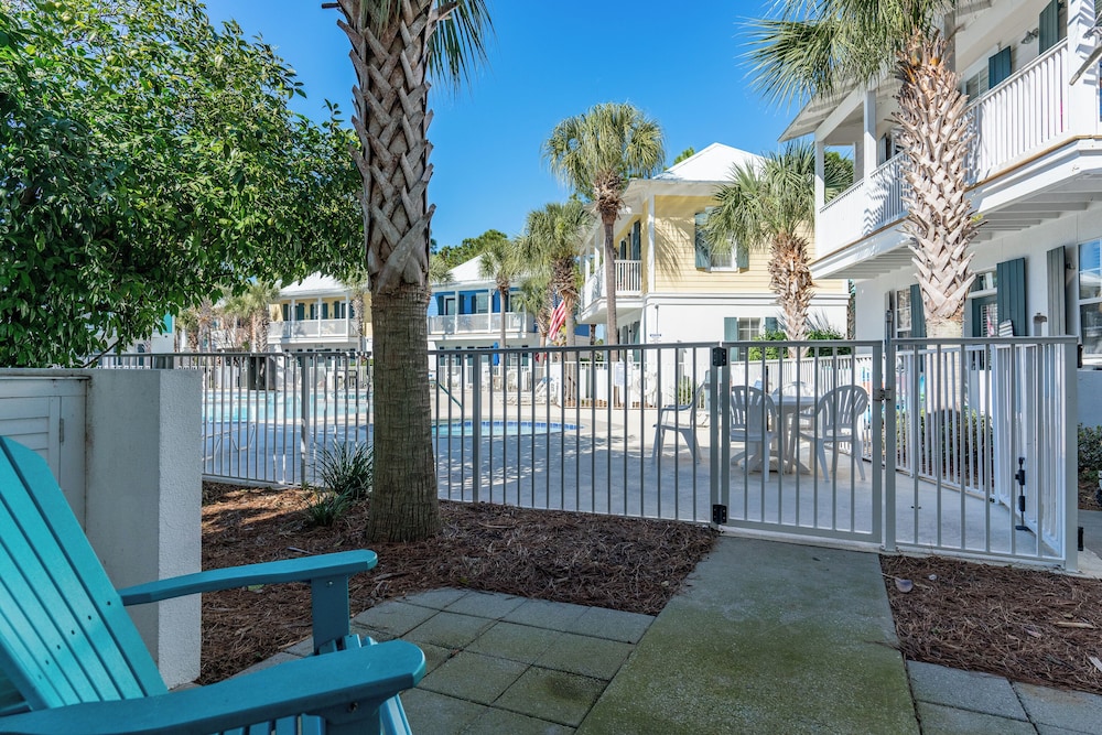 Dog Friendly @ Bungalows at Seagrove; 2 Blocks to Beach ~ Overlooks Pool/spa view 2