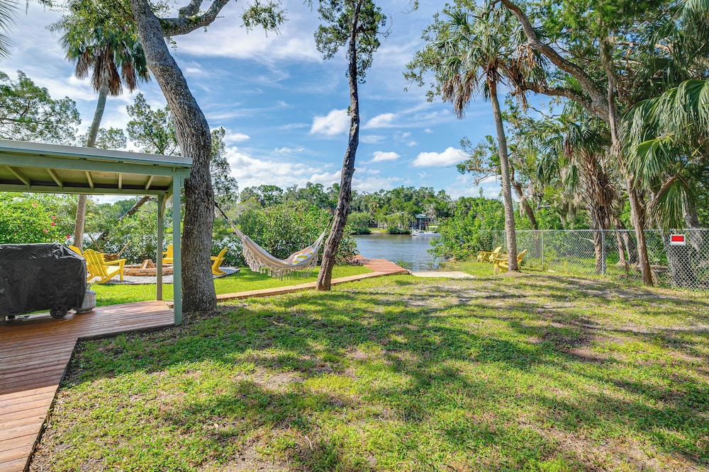 Dock, Hot Tub & Games: Crystal River Family Gem