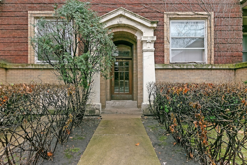 Chic 2BR Escape - Buckingham 1