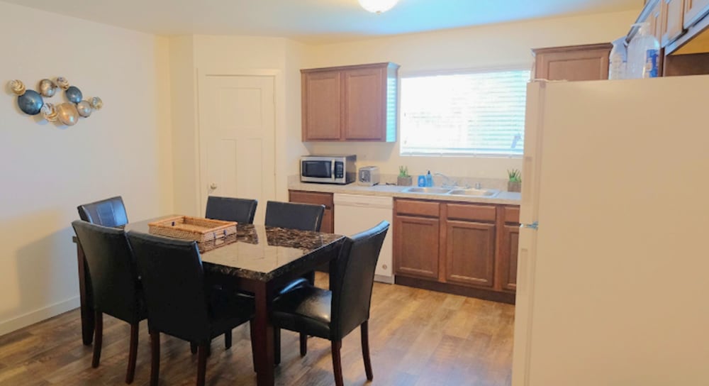 3Bdrm 2Bath 4Beds - 3 STORY NORTH HOU - Image 3