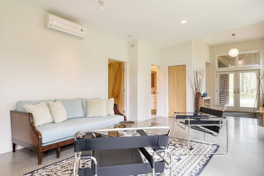 Woodland Zen by Avantstay Modern Design + Patio