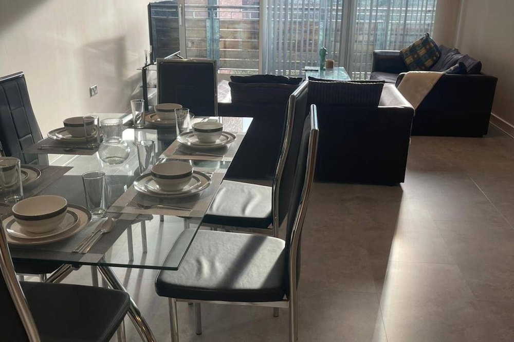 Birmingham City Apartment With 3 Bedrooms