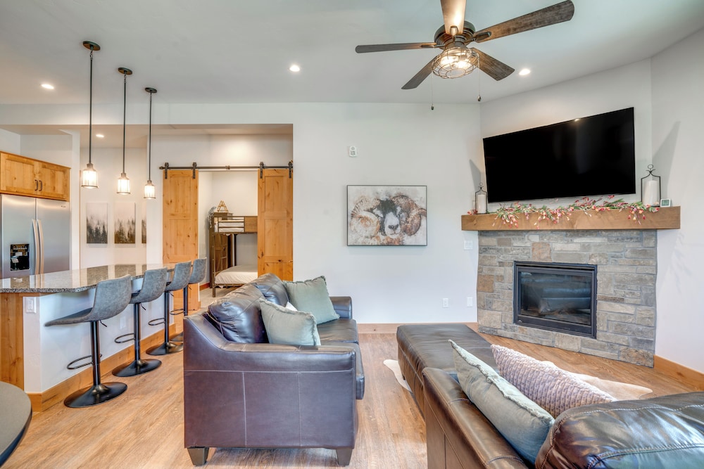 Modern Elk Creek Condo w/ Hot Tub & Heated Floors