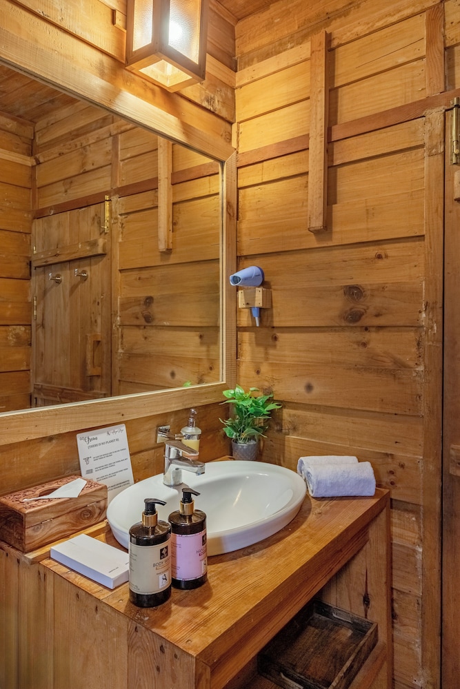 Alaya Stays Suro Woodcrest Chalet