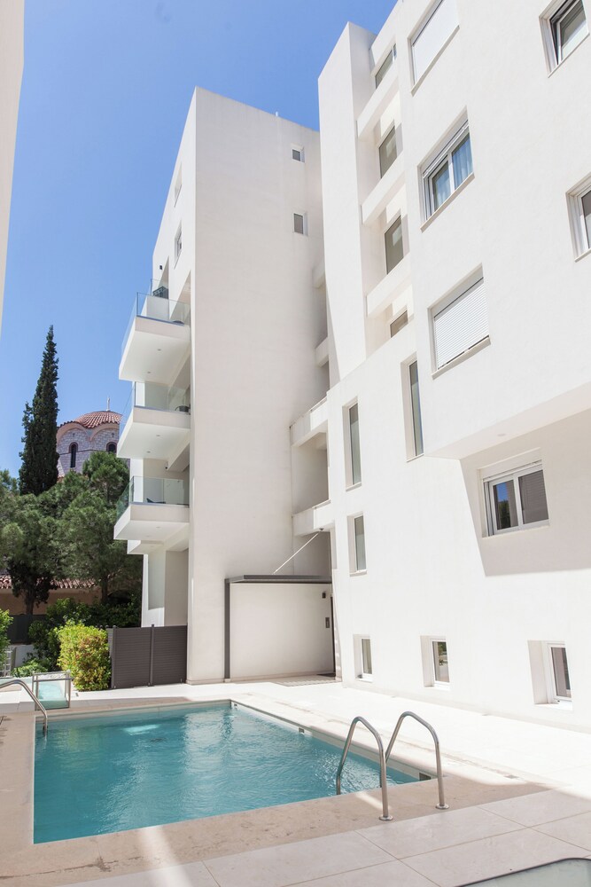 Marousi 2 Bd Luxury Living w Shared Pool