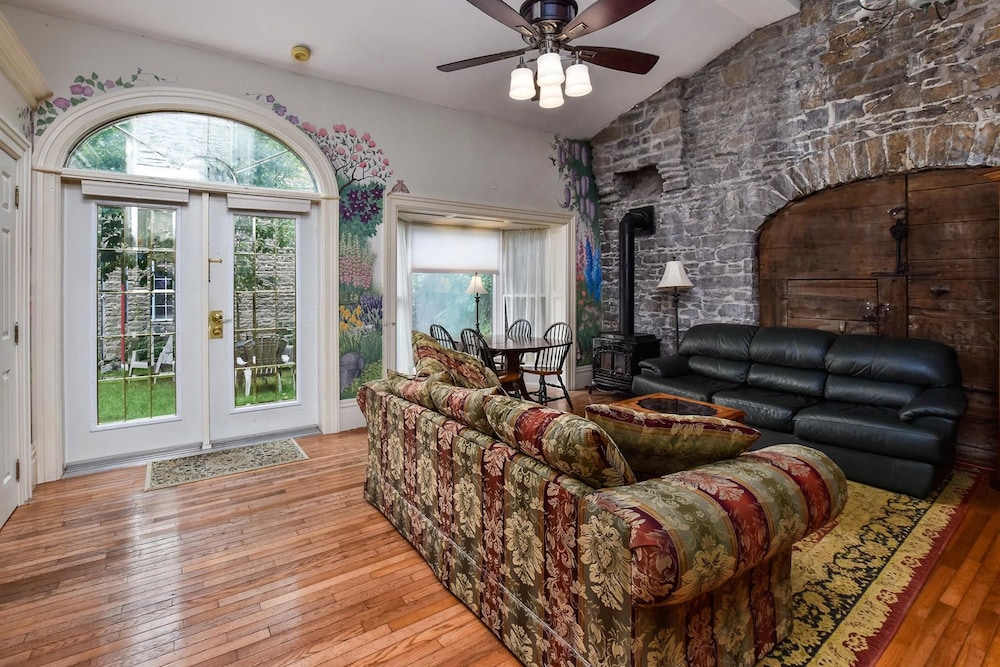 Brockville Vacations - The Noble Suites - Property Image 6