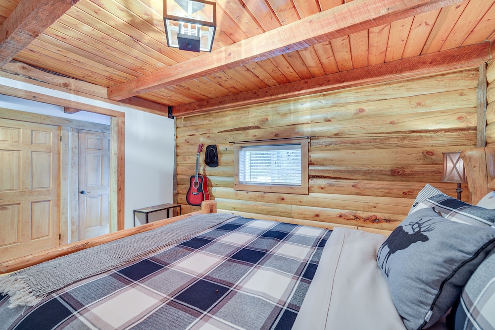 Dreamy Alpine Cabin w/ Hot Tub, Fireplace & More! view 5
