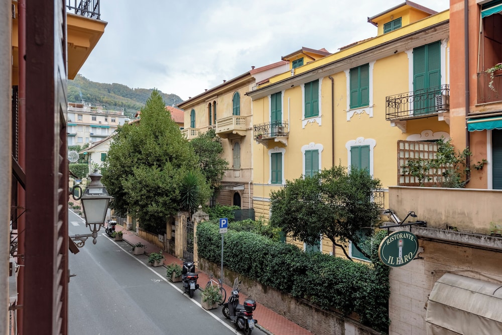 Inviting 2-bed flat near the beach