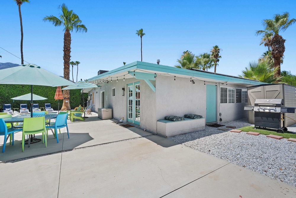 Modern Heart Oasis With Pool!