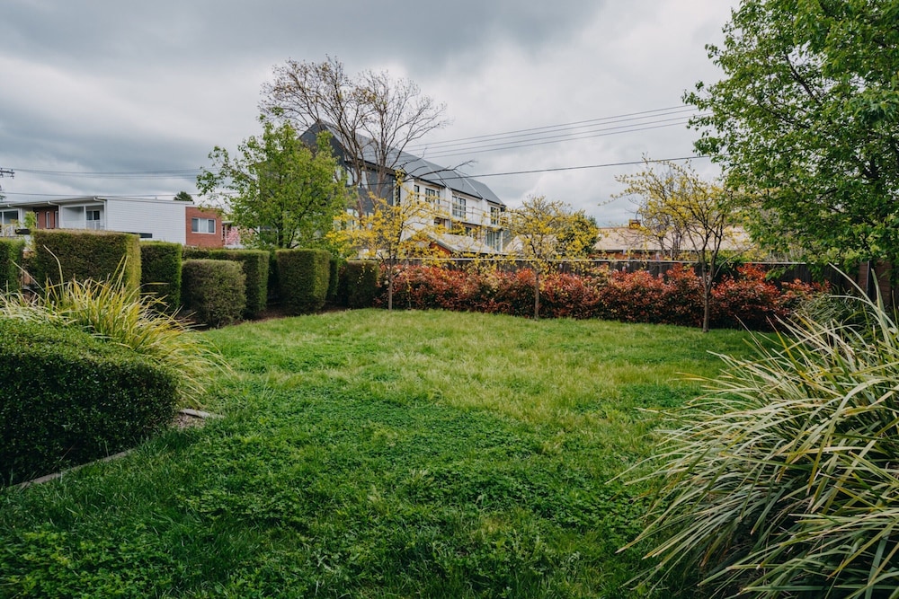Peaceful 1-bed Apartment Close to Lonsdale St