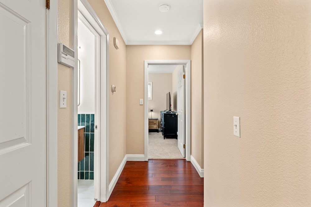 Private Room With Shared Bathroom