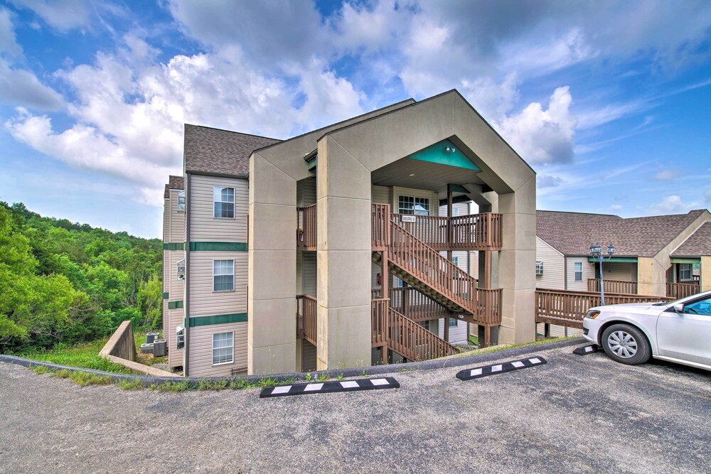 Cozy Branson Getaway < 1 Mi to Silver Dollar City! view 4