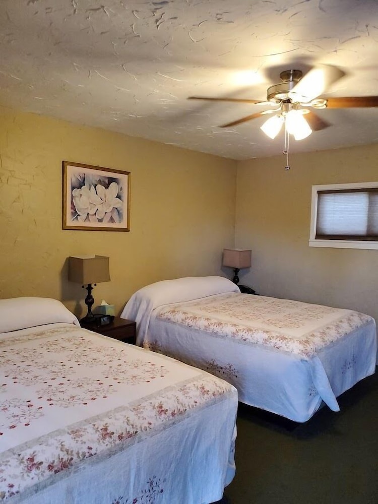 Three Forks Lewis & Clark Motel