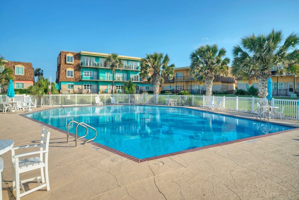 2 Studios Beach Boardwalk, 2 Pools, Tennis/pickleball Island Retreat Complex
