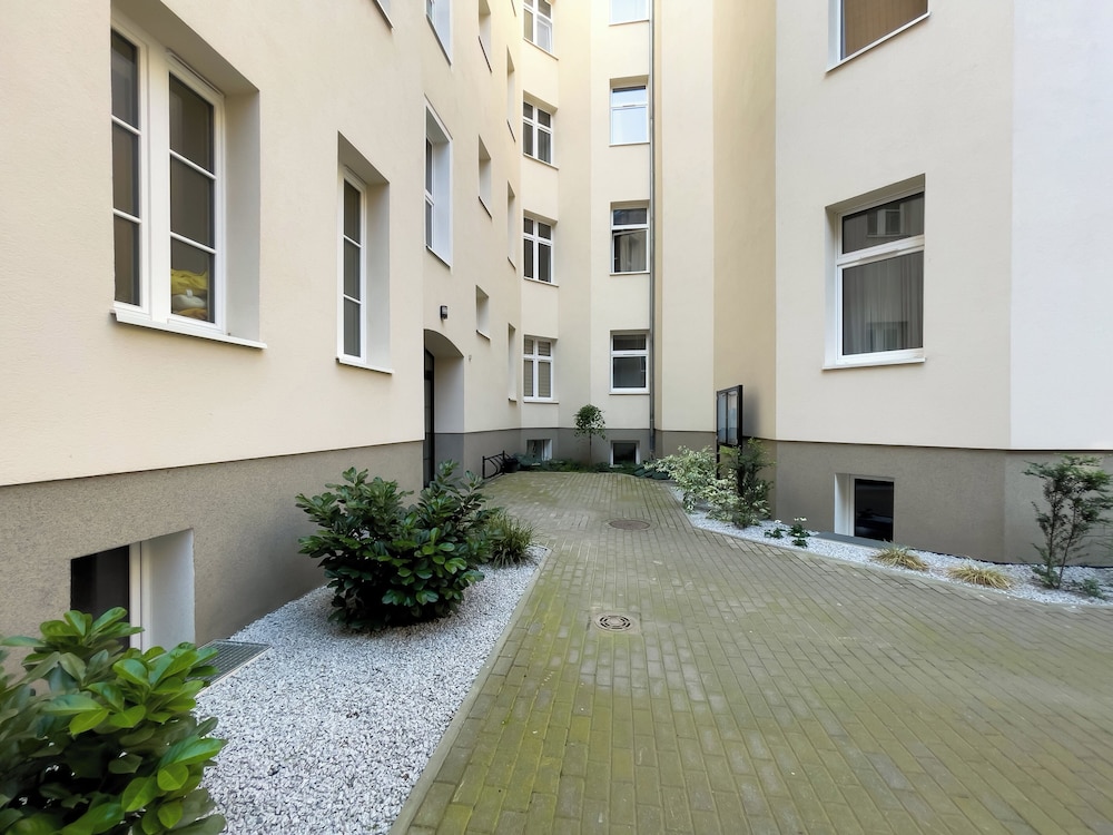 Studio on Dluga Street by Renters view 2
