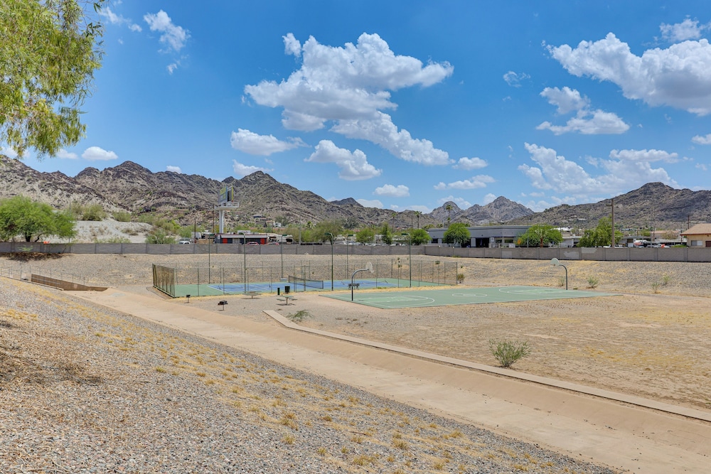 Family-friendly Condo w/ Pool Access in Phoenix!