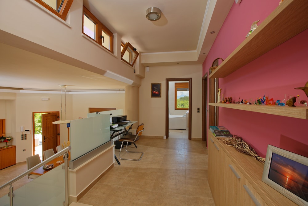 Cretan Vineyard Hill Villa Private Pool, Panoramic View, Beautiful Vineyard