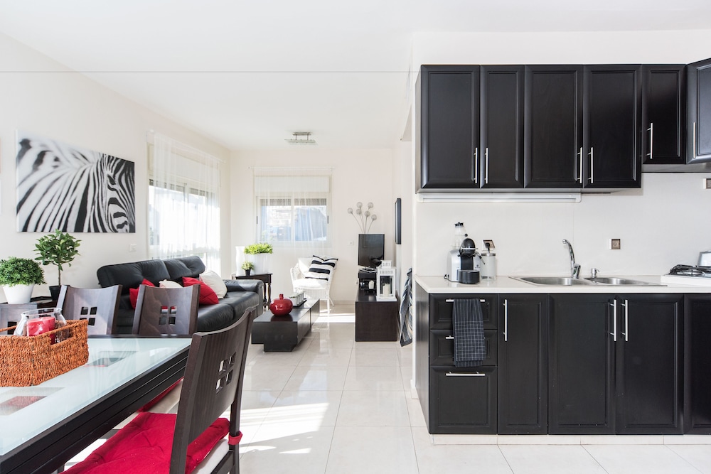 Spacious Duplex with Terrace 3-min From the Beach