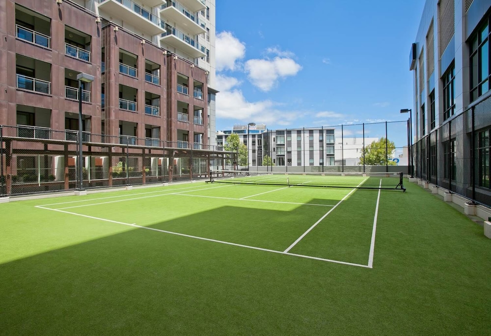 Central 1BR w/ Pool,Gym+Tennis Court Zodiak Stays
