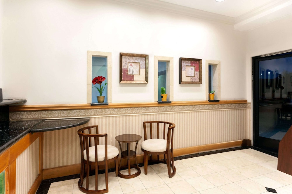 Days Inn by Wyndham Alhambra CA - Property Image 6