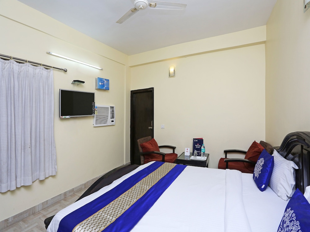 OYO 1949 Hotel Surya Garden