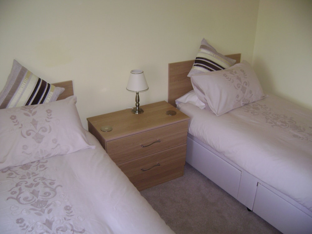 Cottage - Sleeps 5 - Hot Tub - Garden - Parking view 4