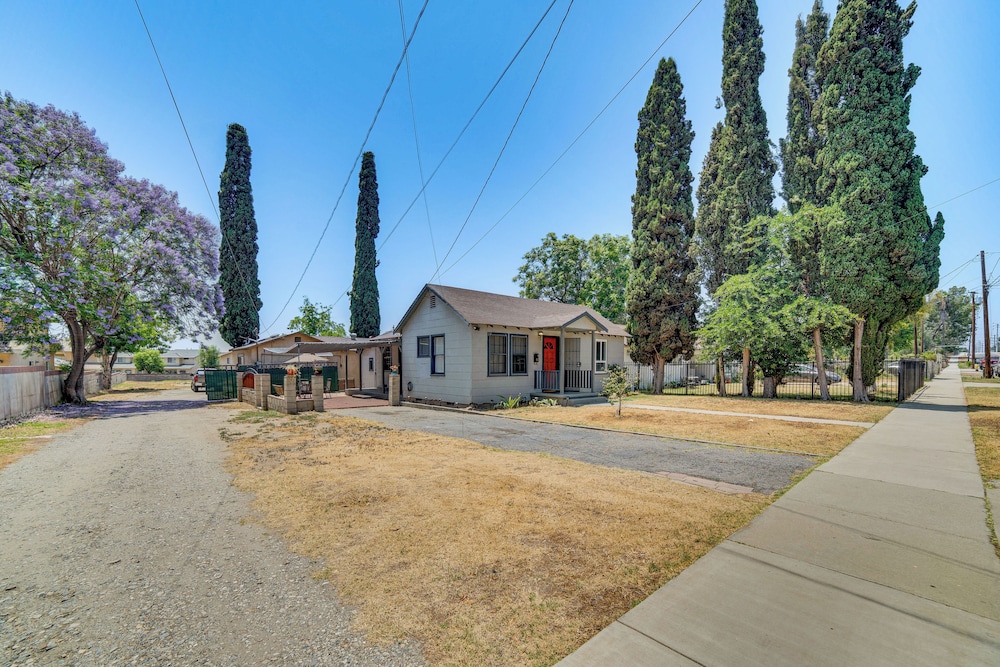 3 Mi to Airport: Pet-friendly Home in Ontario Home