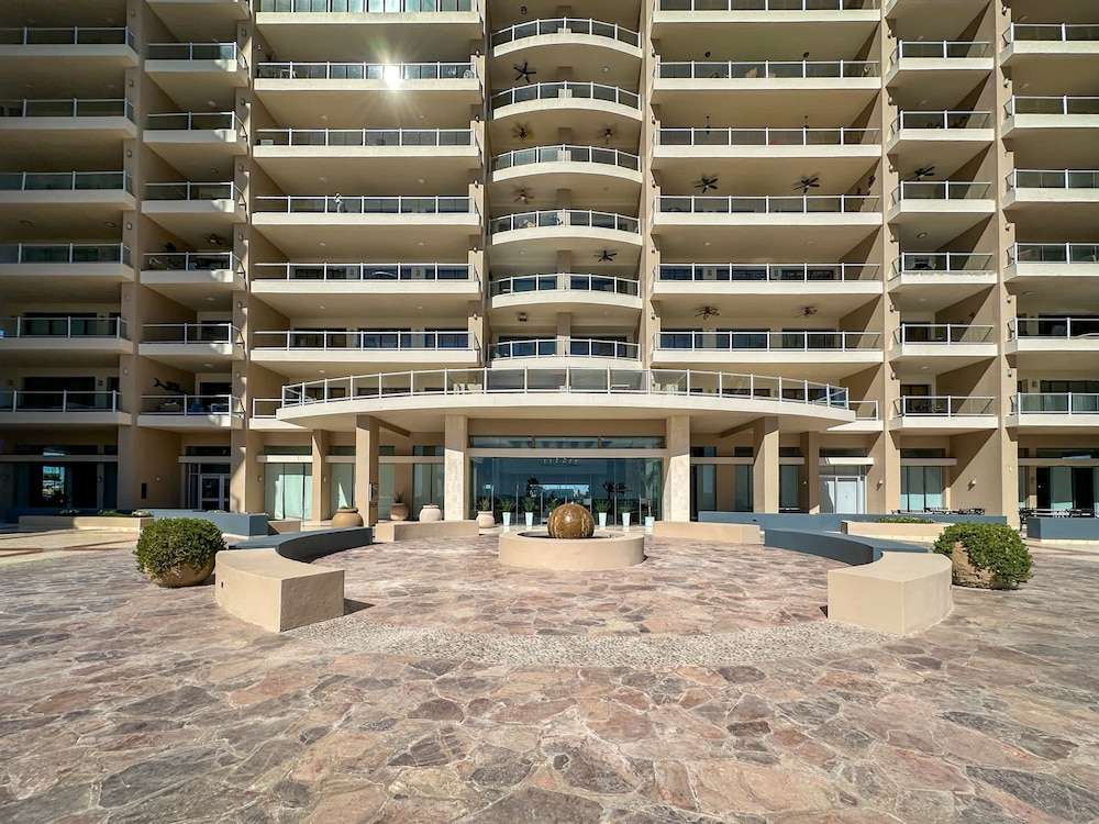 Paradise Found Luxe 2BR Condo in Iconic Location